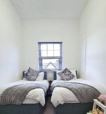 Entire 2 Bed Flat On 3Rd Floor Near City Centre & Stadium Cardiff Zewnętrze zdjęcie