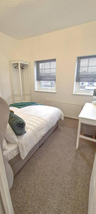 Entire 2 Bed Flat On 3Rd Floor Near City Centre & Stadium Cardiff Zewnętrze zdjęcie